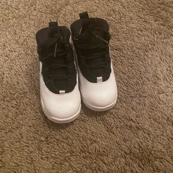 Kids Jordan’s - Picture 1 of 3